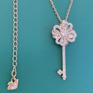 Beautiful rose gold Swarovski crystal “swirling clover key” pendant